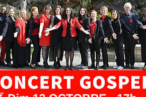 Photo du groupe, les chanteurs sont habillés en rouge & noir