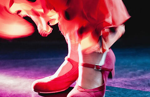 Photo des pieds d'une femme en train de danser