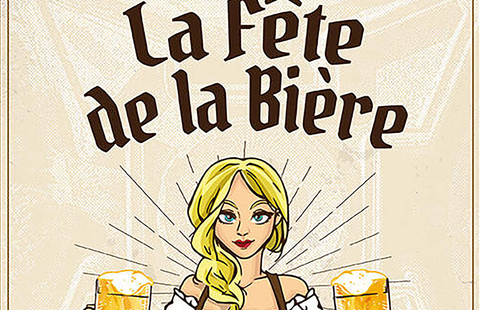 Affiche de la fête de la bière avec une femme portant deux verres de bière